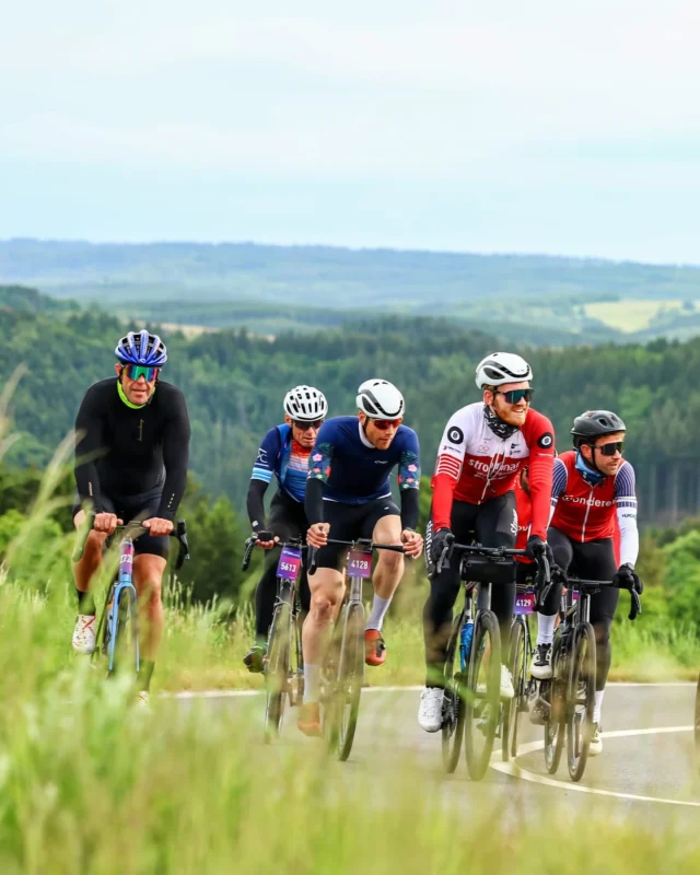 (Ch)ouf(fe) ! Quelle édition épique de la Chouffe Classic ! 🍺

(Ch)ouf(fe)! Wat een epische editie van de Chouffe Classic! 🍺
 #ProximusCyclingChallenge #Peloton